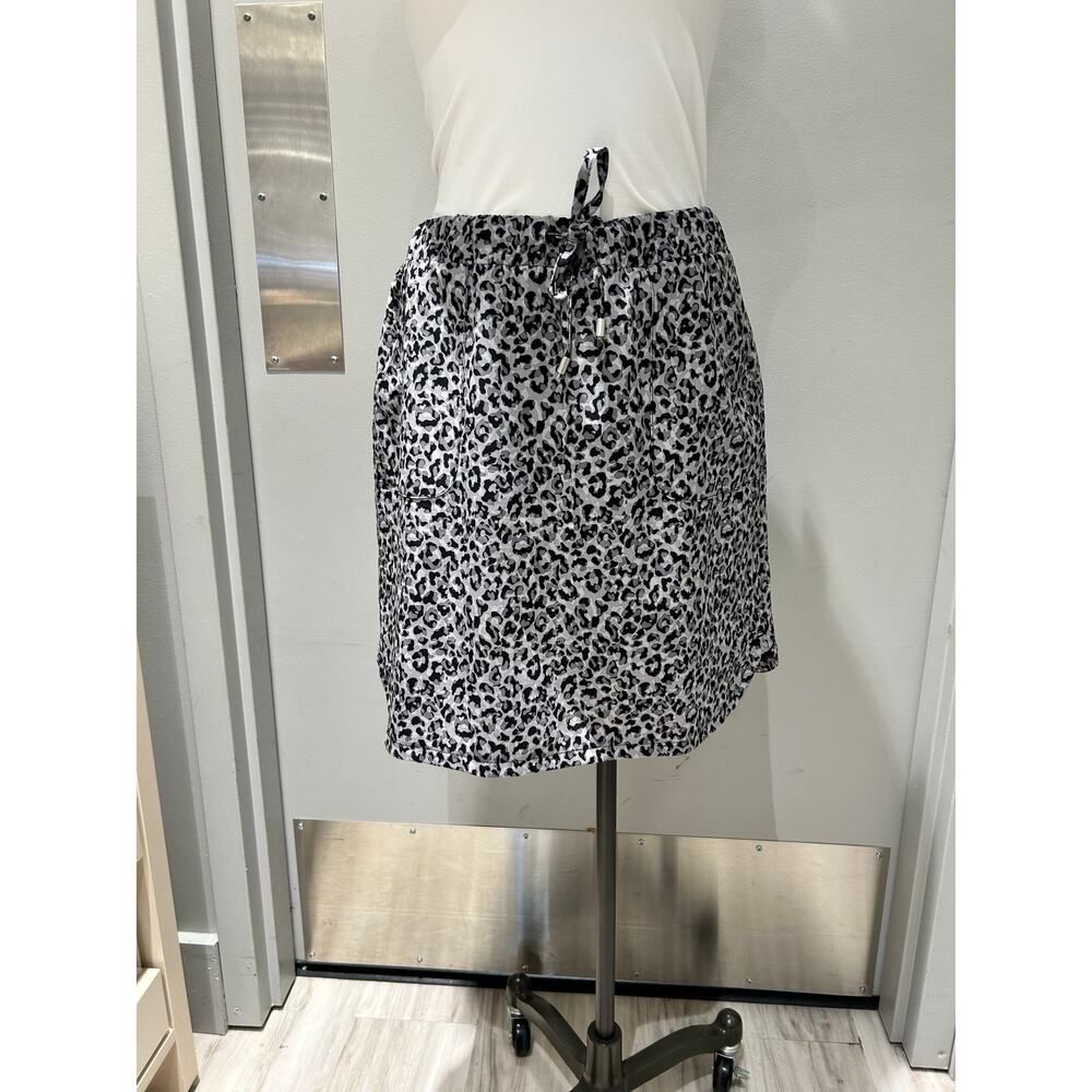 Chico’s Zenergy Printed Neema Skort – Grey Cheetah – Size 0 (Small / US 4)